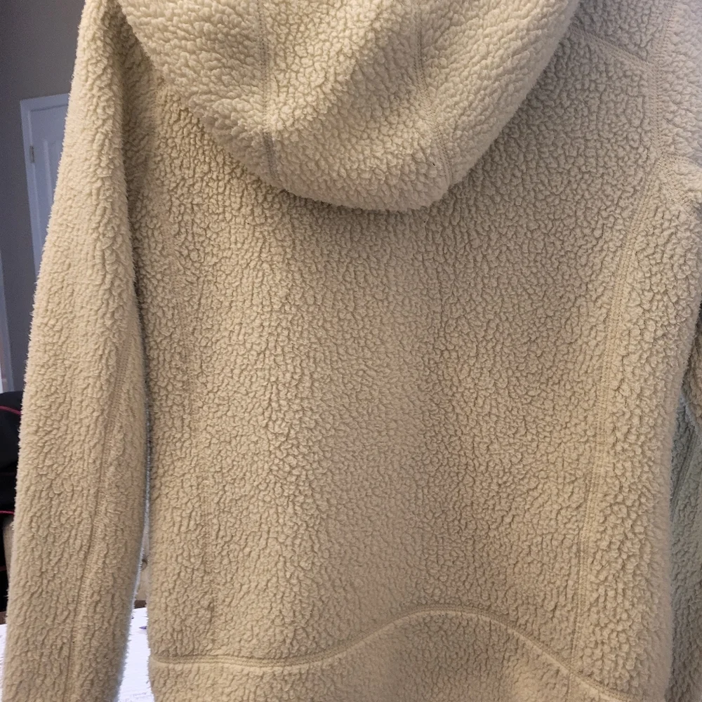 Patagonia Cream Fleece Jacket - Picture 2 of 5